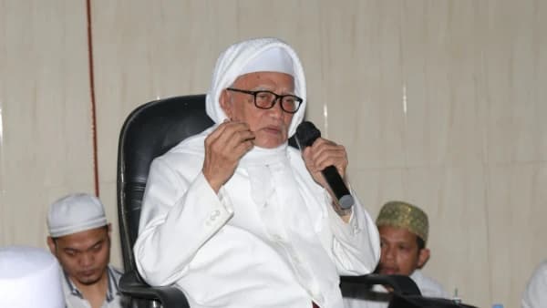 Profil KH Anwar Manshur, Pengasuh Pesantren Lirboyo, Sesepuh NU