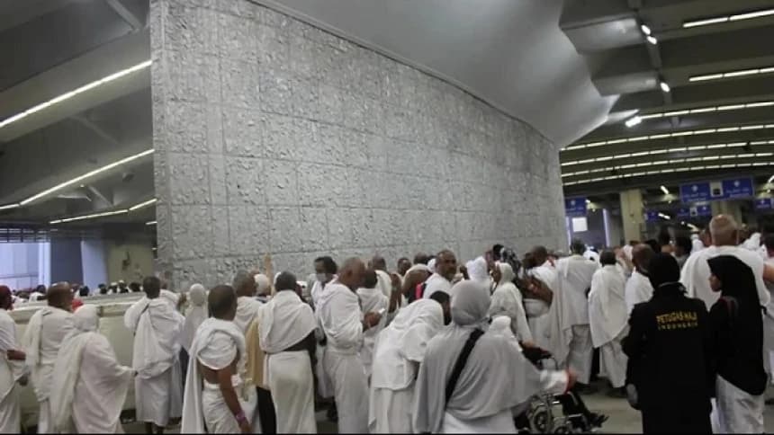 Bagaimana Cara Melontar Jamrah  yang Tertunda?