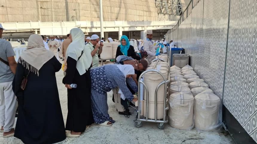 Cuaca Sangat Panas, Jamaah Haji Indonesia Diimbau Istirahat Cukup dan Bawa Air di Tas