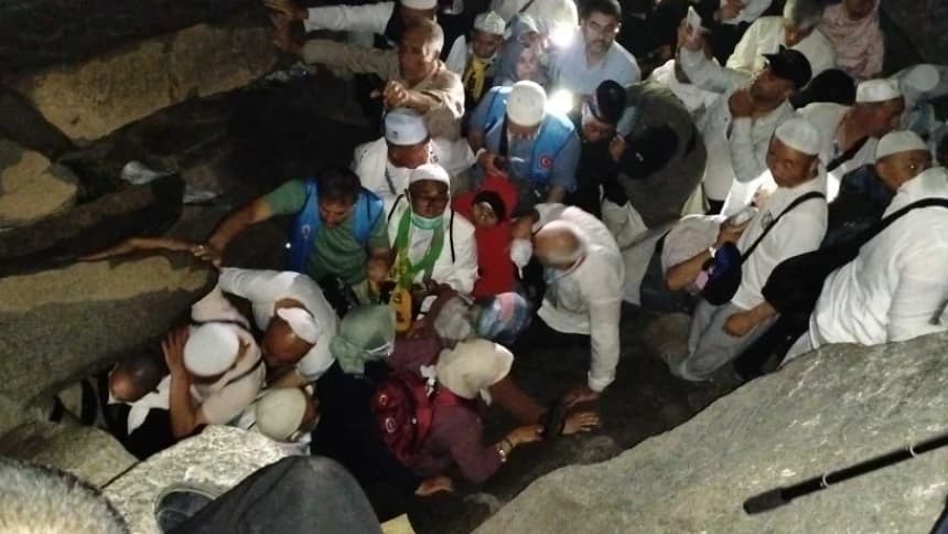 Mendaki Puncak Jabal Nur, Napak Tilas Kanjeng Nabi di Gua Hira