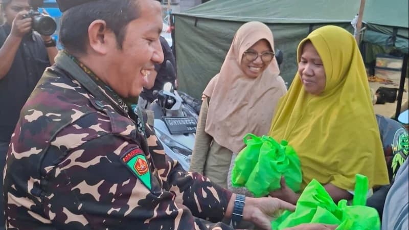 Ketum Ansor Sambangi Posko Banser Peduli Kebakaran Kapuk Muara