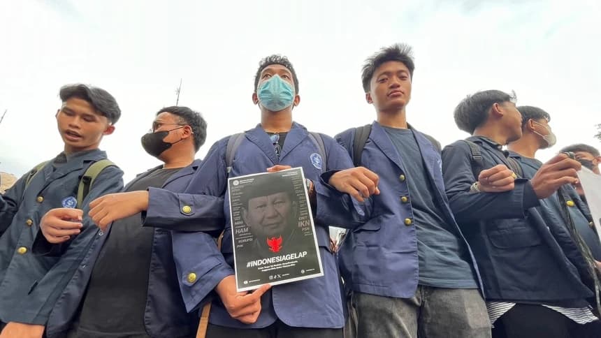 Aksi Indonesia Gelap di Jakarta Hari Ini: Mahasiswa Tuntut Prabowo Kaji Ulang Inpres tentang Efisiensi Anggaran