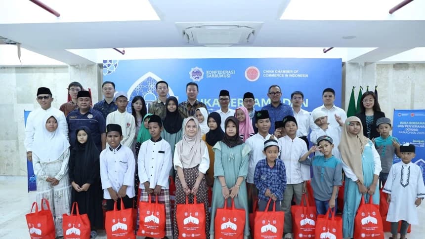 Sarbumusi Serahkan Donasi Ramadhan untuk Yatim Piatu dan Pekerja Rentan