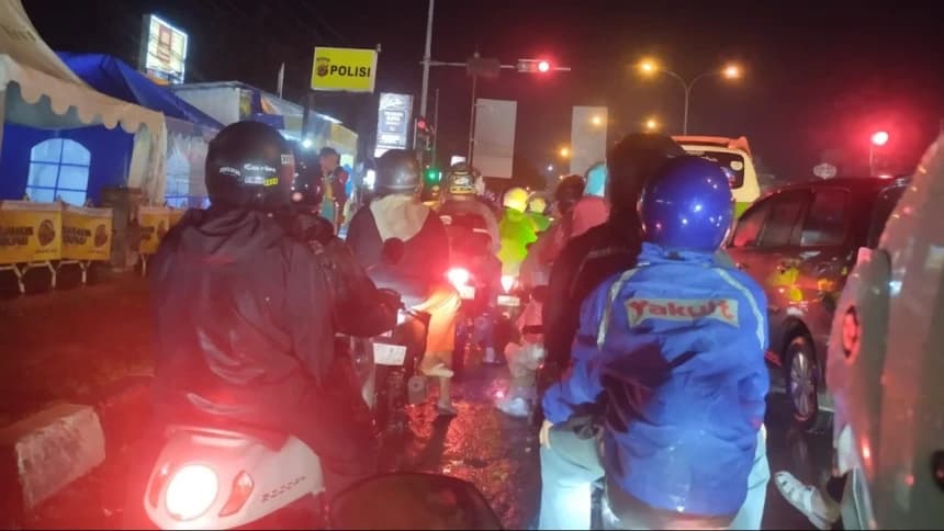 Pemudik Diimbau Waspada Hujan Deras saat Arus Balik Lebaran 2025