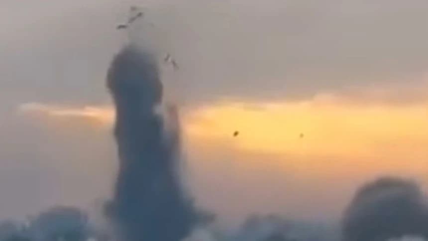 Serangan Israel Kian Brutal, Tubuh Warga Palestina Terhempas ke Udara