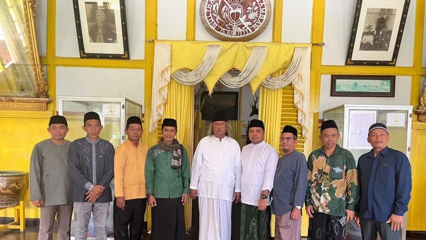 Safari Dakwah di Sambas, Gus Muwafiq Kagumi Warisan Kerajaan dengan Tradisi yang Masih Utuh