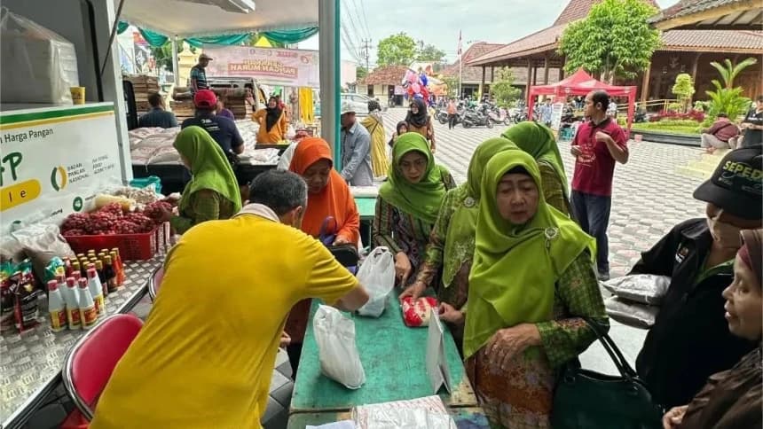 Ringankan Beban Masyarakat, Muslimat NU DIY Gelar Bakti Sosial dan Pasar Murah