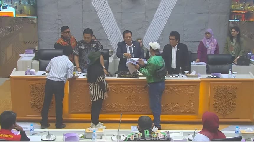 Di Hadapan DPR, Pengemudi Ojol Bongkar Potongan Sepihak Aplikator yang Langgar UU