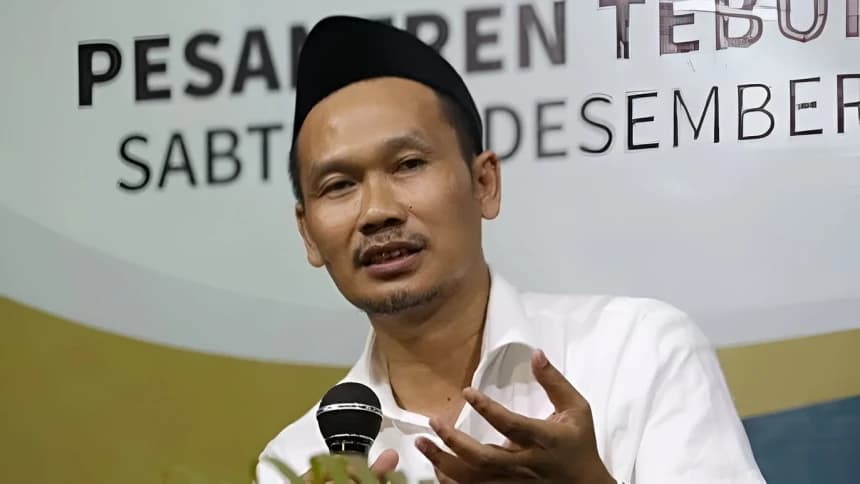 Gus Baha Jelaskan Hukum Bercukur Menggunakan Pewangi Rambut saat Tahallul