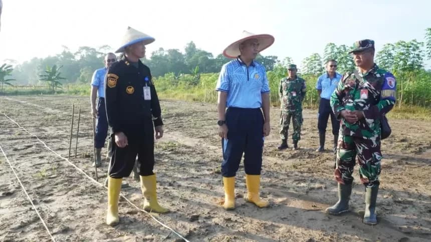 Prajurit TNI Masuk Ladang Jadi Ancaman Baru terhadap Fungsi Sipil dan Demokrasi