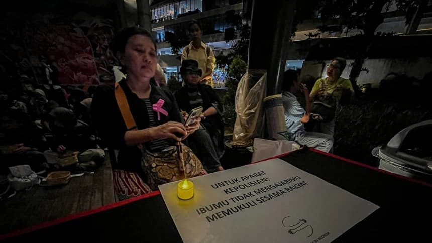 Aksi Damai Aliansi Ibu Indonesia Desak Aparat Bebaskan Demonstran yang Masih Ditahan