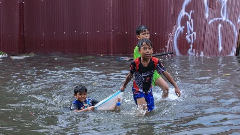 Update Banjir Jakarta: 1.349 Warga Terpaksa Mengungsi ke Tempat Aman