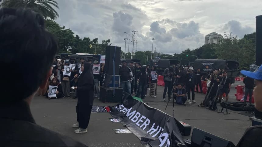 Suasana Aksi Kamisan Ke-880 Jelang HUT TNI