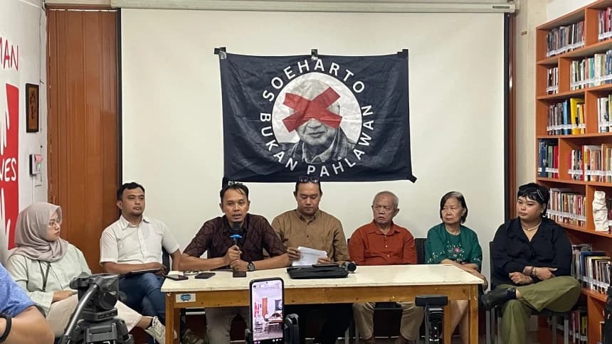 Suara Korban Pelanggaran HAM Orde Baru: Tolak Gelar Pahlawan untuk Soeharto