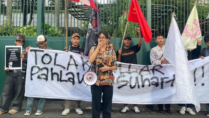 Mahasiswa Gelar Aksi Protes atas Penetapan Soeharto sebagai Pahlawan Nasional