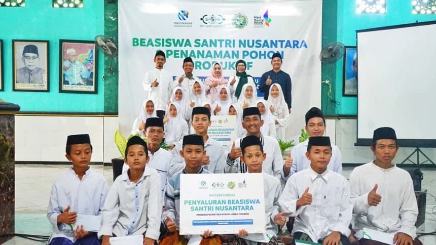 NU Care-LAZISNU Salurkan Beasiswa untuk 160 Santri Yatim dan Berprestasi Pesantren Kebon Jambu Cirebon