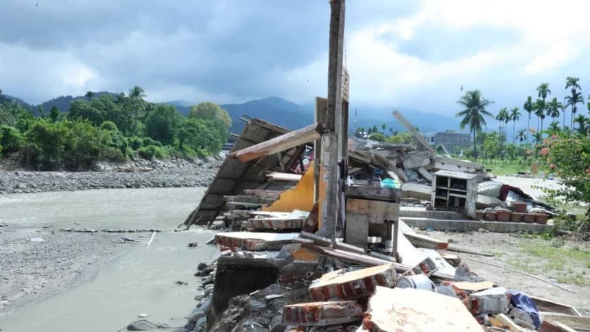 Bangunan Asrama Pesantren Najmul Hidayah Aceh Hanyut Terseret Banjir Bandang dan Longsor