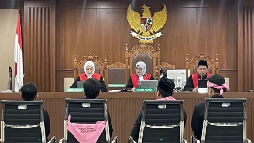 Delpedro Bacakan Eksepsi: Majelis Hakim Sedang Mengadili Masa Depan Kebebasan Berpendapat di Negeri Ini