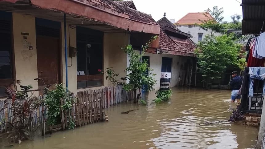 Genangan Banjir di Pati Picu Lonjakan Penyakit Kulit dan Demam