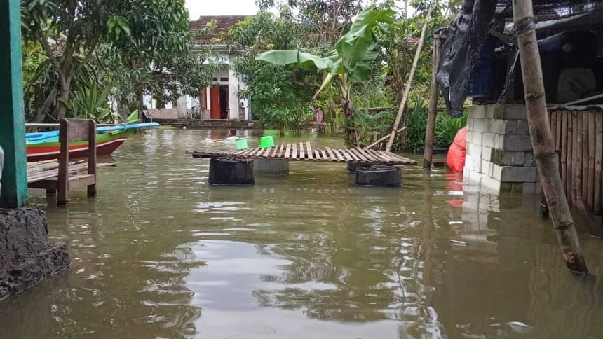 Dampak Banjir di Pati: Akses Jalan Putus, Warga Kekurangan Makanan