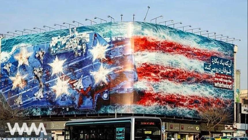 Iran Beri Peringatan kepada AS lewat Mural Raksasa di Lapangan Enqelab