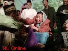 Ibu Sinta hosts interfaith sahur