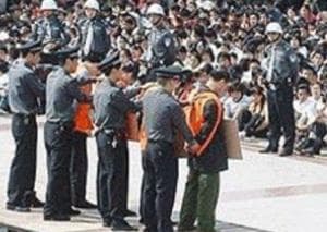 China Hukum 182 Ribu Lebih Pejabat Korup