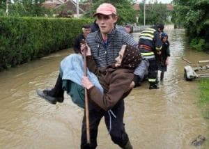 Lupakan Masa Perang, Bosnia-Serbia Saling Bantu Atasi Banjir