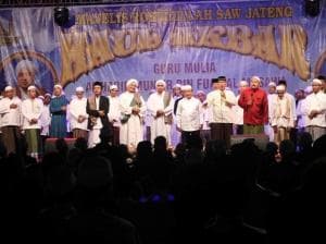 Ribuan Jamaah Peringati Haul Habib Mundzir