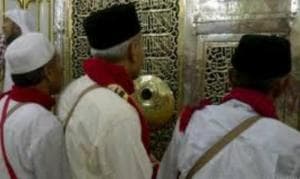Sepuluh Faedah Menziarahi Makam Rasulullah SAW