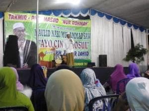 KH Anwar Zahid: Kenapa Sahabat Nabi Tak Merayakan Maulid?