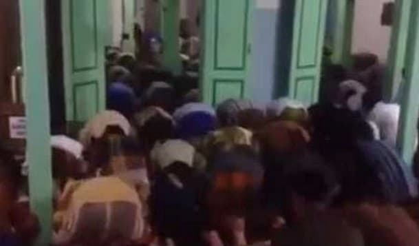 Tarawih Super Kilat Abaikan Substansi