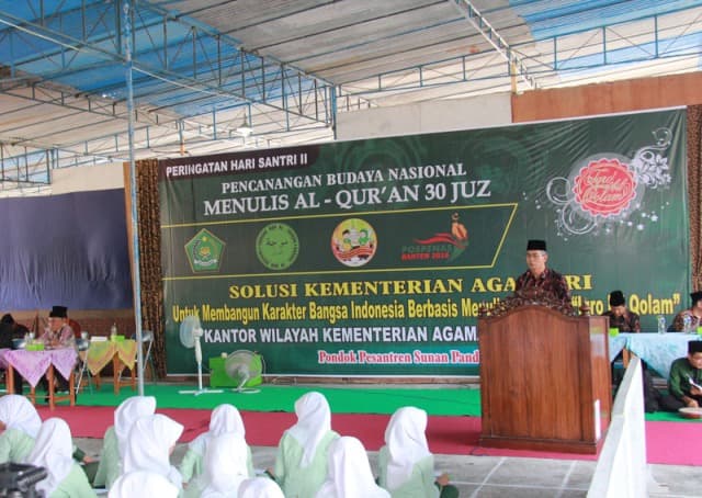 604 Santri Pesantren Sunan Pandanaran Tulis Mushaf Al-Qur’an