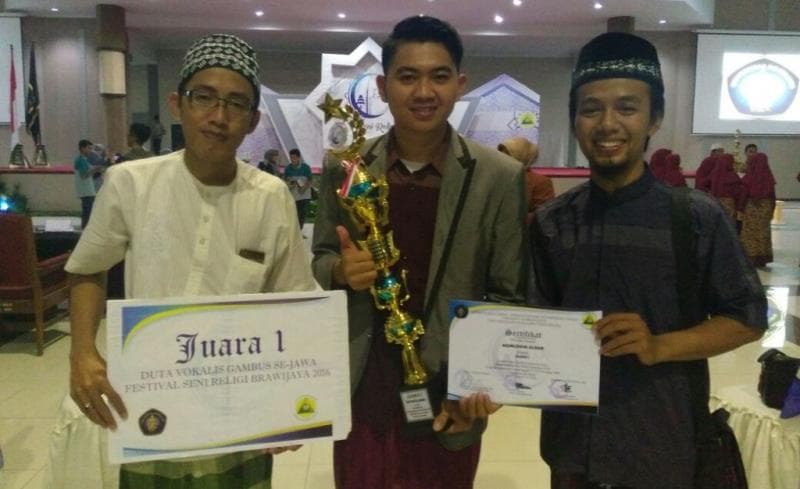 Alumni IAI Al-Khoziny Juara Satu Vokalis Gambus se- Jawa
