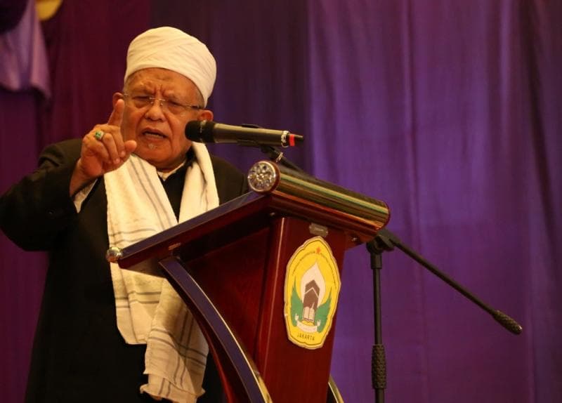 KH Syukron Ma'mun Jelaskan Empat Macam Perintah Allah