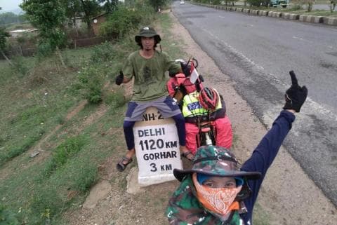 Tiba di India, Dua Pesepeda Ini Minta doa Kiai dan Warga NU