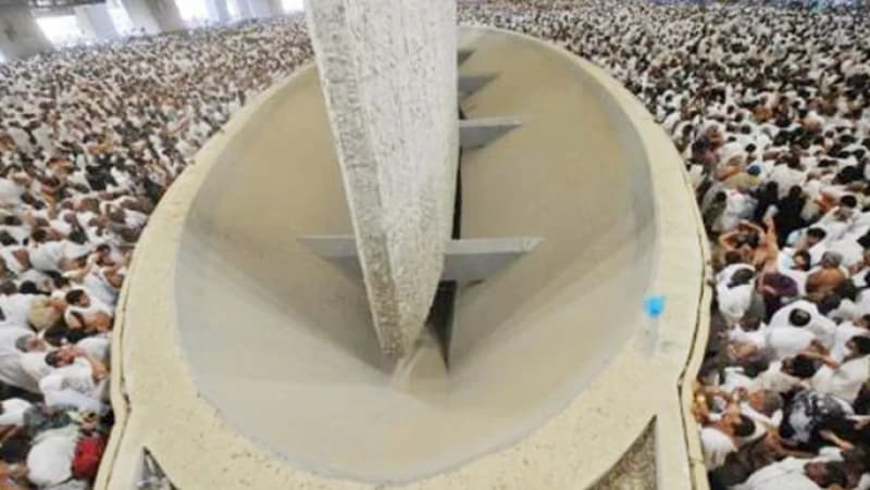 Sekali Lempar Jumrah, Jamaah Haji Indonesia Harus Jalan Kaki 9-10 KM