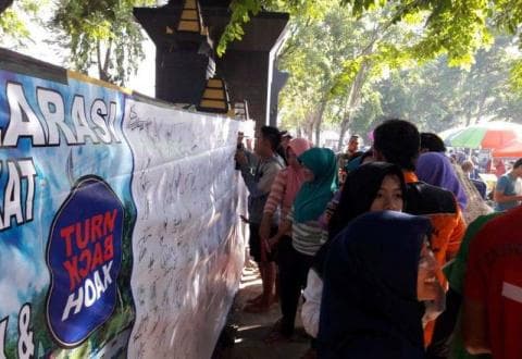 Masyarakat Sampang Gelar Deklarasi Anti-Hoaks pada Car Free Day