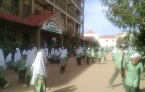 Jejak Islam di Kamboja (7): Para Guru Berpuasa Senin-Kamis demi Madrasah