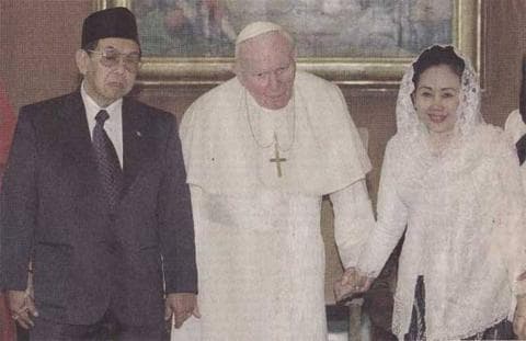 Cerita Gus Dur tentang Paus Nyetir Mobil