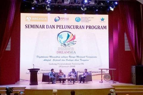 Mengembalikan Naskah Kuno sebagai Pustaka