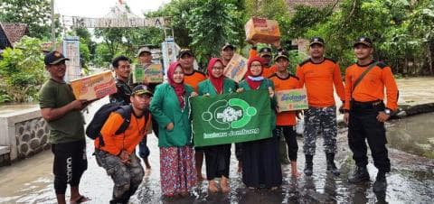 Jombang Diterjang Banjir, LAZISNU dan Bagana Salurkan Bantuan