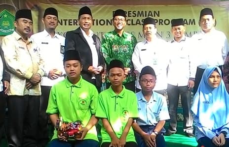 Kakanwil Kemenag Lepas Siswa MTsN 3 Jombang Ikuti Olimpiade Internasional