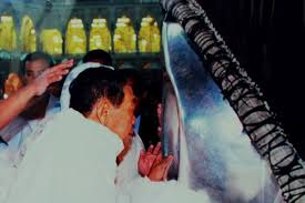 Doa ketika Melihat, Menyentuh, atau Mencium Hajar Aswad