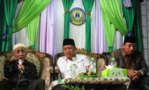 Menristekdikti dan Bupati Rembang Semangati Santri Pesantren Sarang