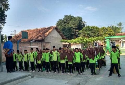 Pasukan Hijau MA Ma'arif Keputran Sukseskan Gerakan BBM