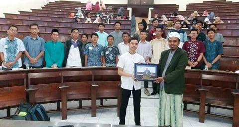 Di Hadapan Calon Dokter Unair, Kiai Ma'ruf Khozin Jelaskan Islam Sempurna
