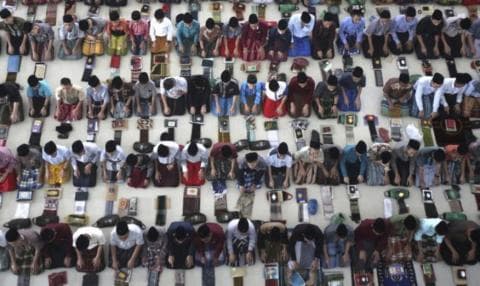 Apakah Shalat Jumat itu Zuhur yang Diringkas?