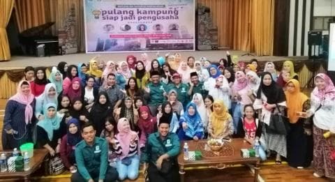 Lembaga Perekonomian NU Blitar Temui Buruh Migran di Singapura