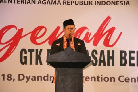Hari Guru, Menag: Mendidiklah dengan Cinta